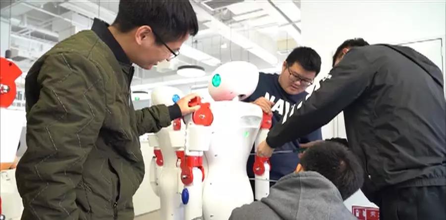 �����������򼽅f(xi��)ͬ�l(f��)չ